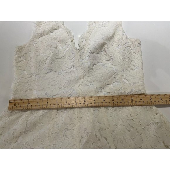 VERA WANG V-Neck Knee-Length lace and flare ivory cocktail bridesmaid Dress sz 8 - Picture 16 of 16